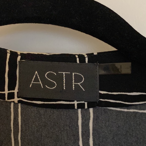 ASTR size medium open flutter vest - Picture 3 of 3